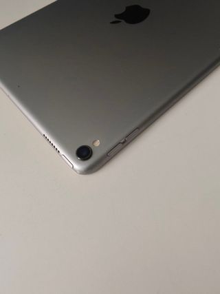 Apple iPad Pro 1st Gen. (A1701) 256GB (Wi-Fi) 10.5