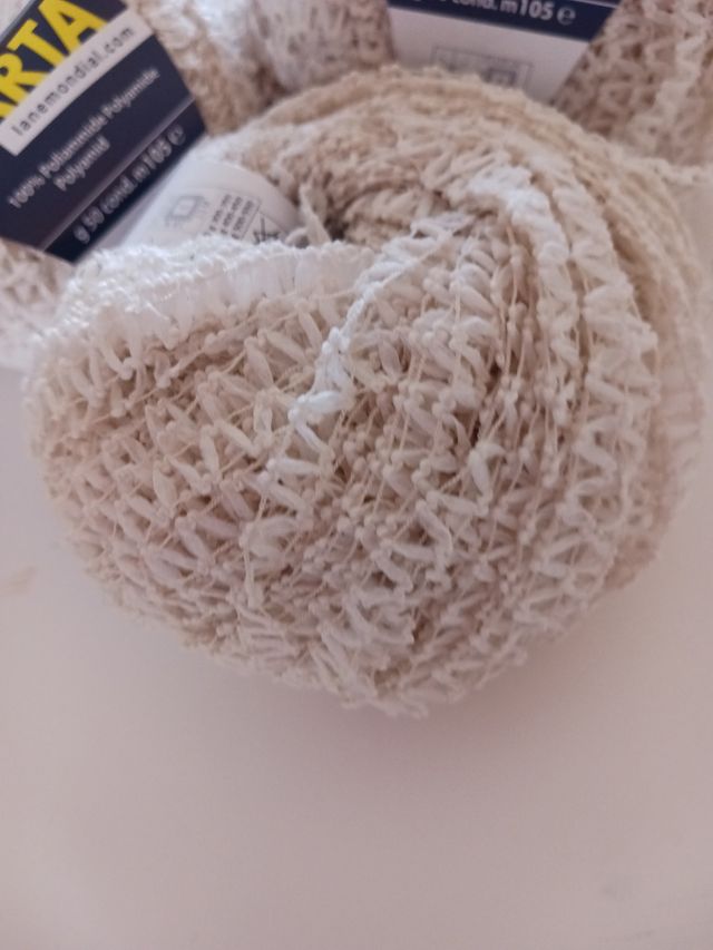 15 ovillos marca Carta de Mondial