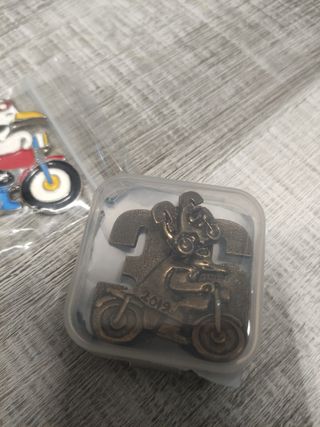 Pin y imán pingüinos