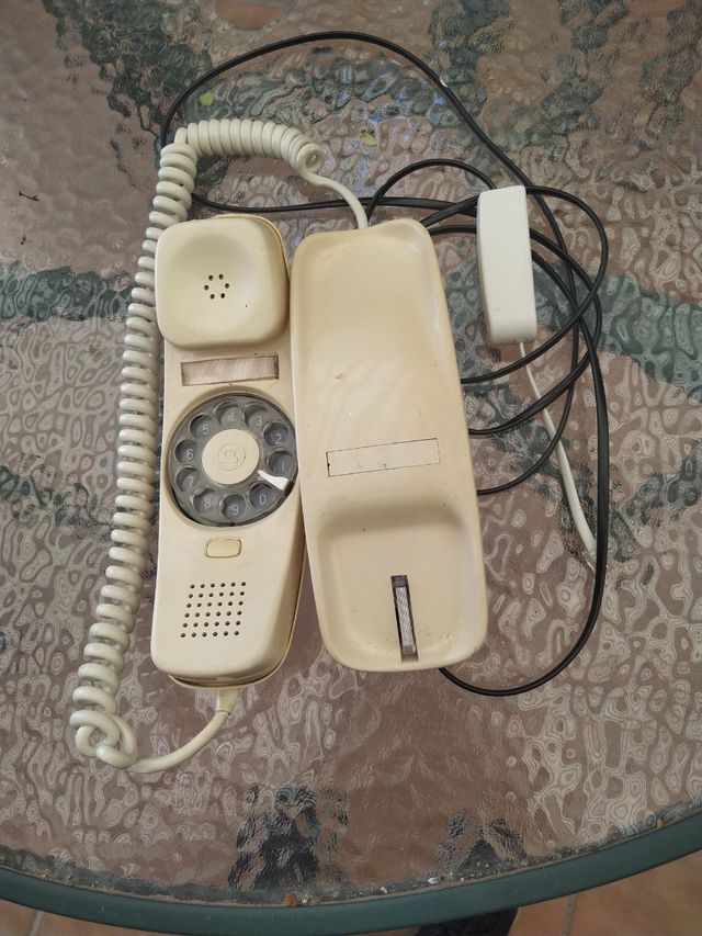 Teléfono antiguo