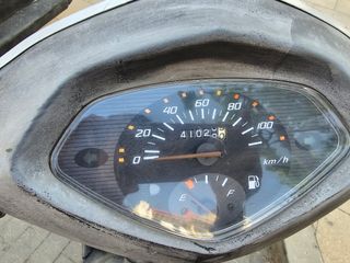 Moto honda 100 c negociable