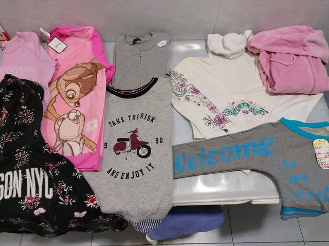 Jerseys/chaquetas juveniles muchos modelos