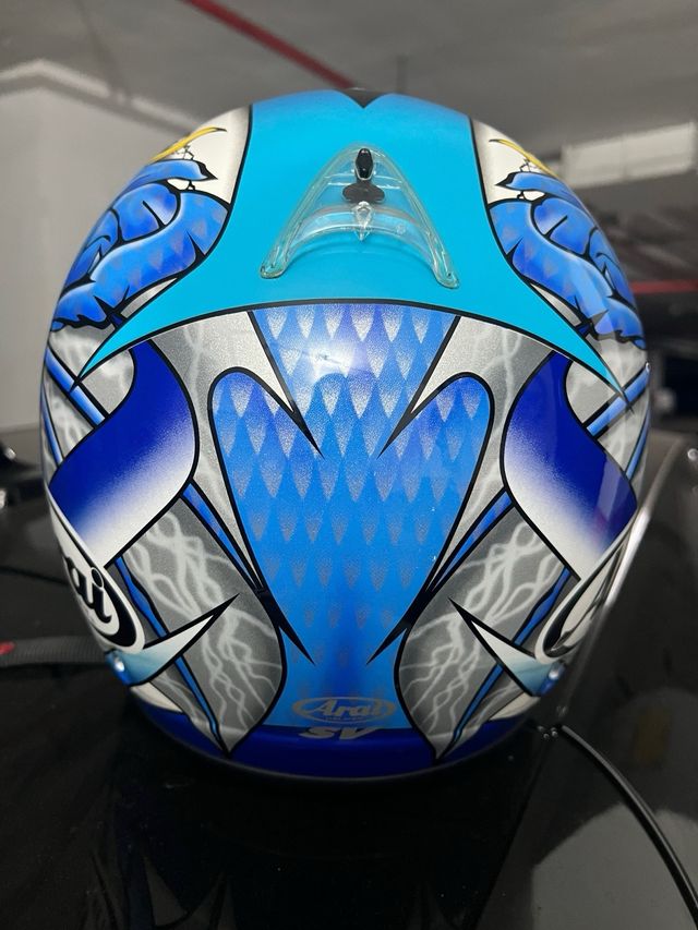 Casco integral ARAI dragones serigrafiado
