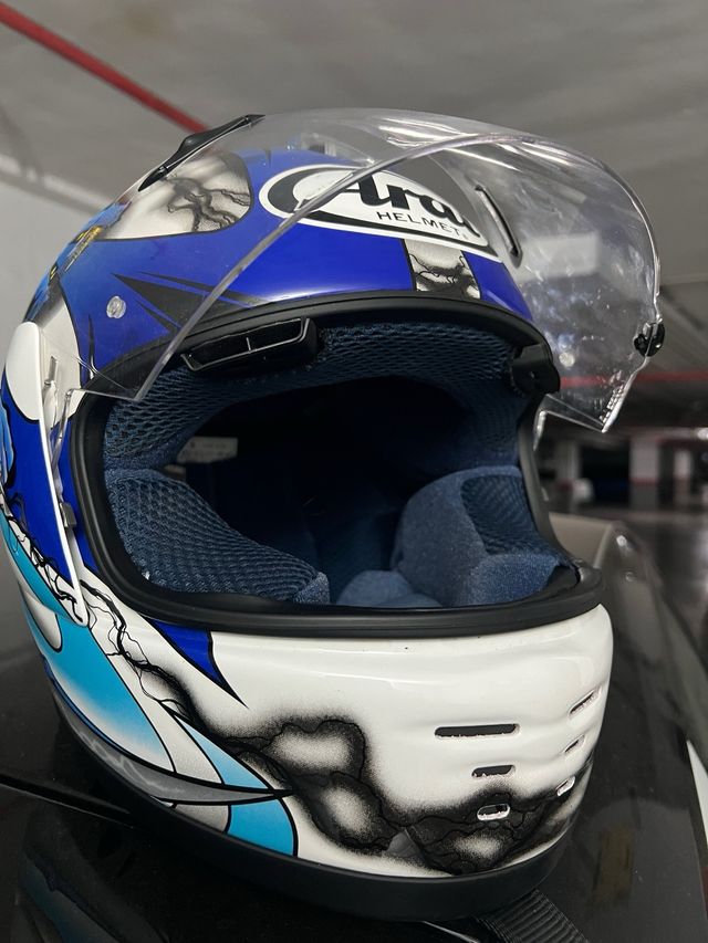 Casco integral ARAI dragones serigrafiado