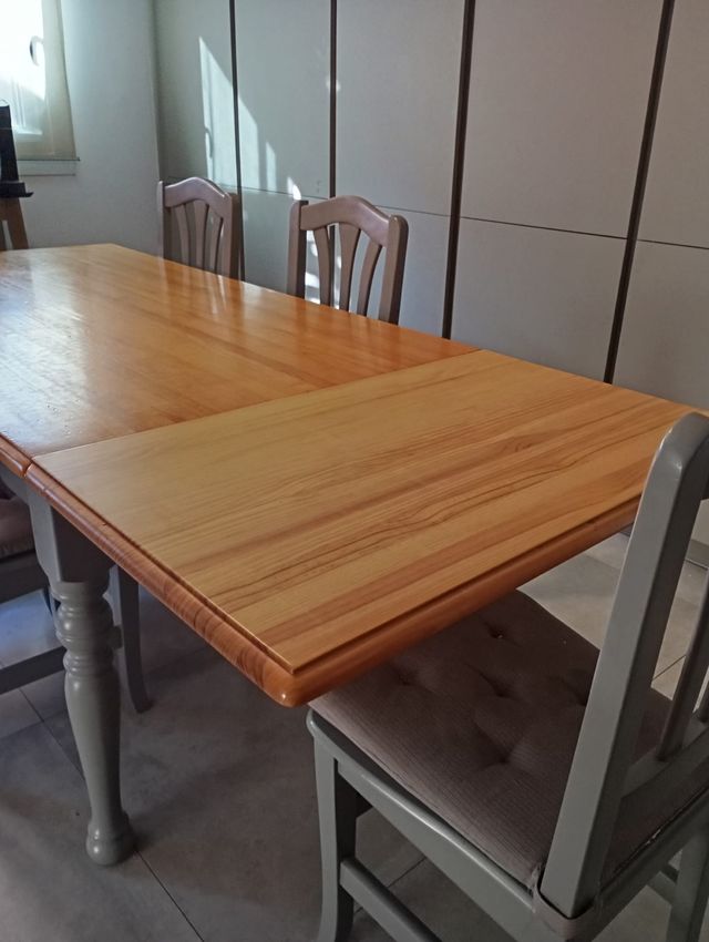 Mesa madera maciza pino tratada y lacada