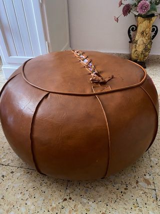 PUFF DE CUERO MARRON URGE VENDERLO