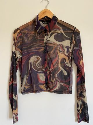 Camisa semitranspatente estampado retro