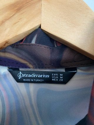 Camisa semitranspatente estampado retro