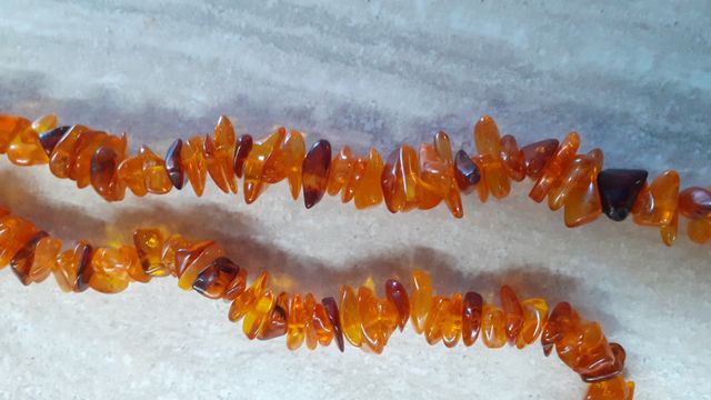 Collana d'ambra, lunghezza totale 134 cm
