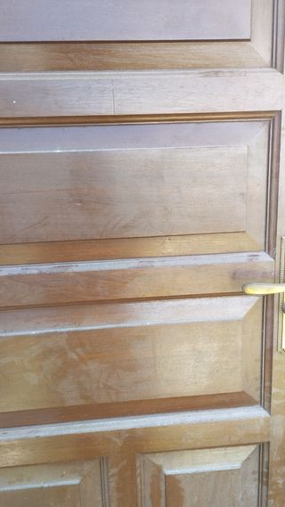 Puerta maciza de madera de castaño