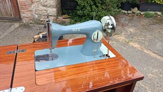 Máquina de coser antigua