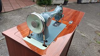 Máquina de coser antigua