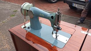 Máquina de coser antigua