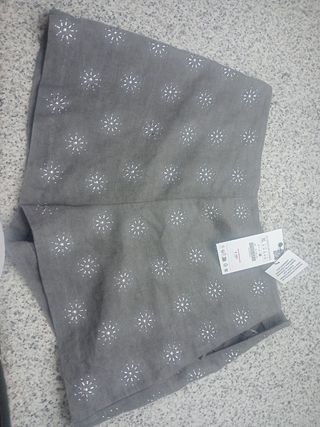 Pantalón corto tachas zara 