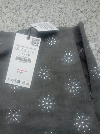 Pantalón corto tachas zara 