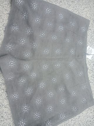 Pantalón corto tachas zara 