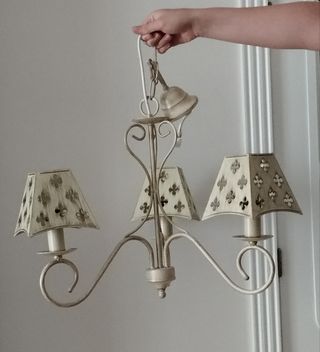 Lámpara de forja beige con toques dorados
