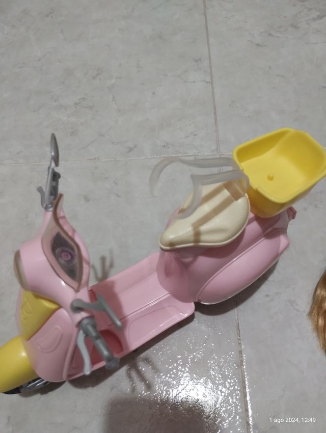 Barbie con vespa