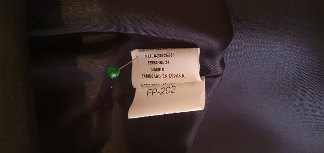 Elegante falda de seda negra