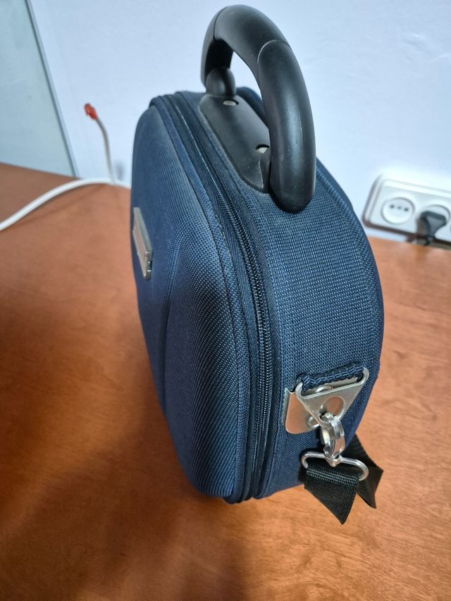 Neceser de viaje azul marino