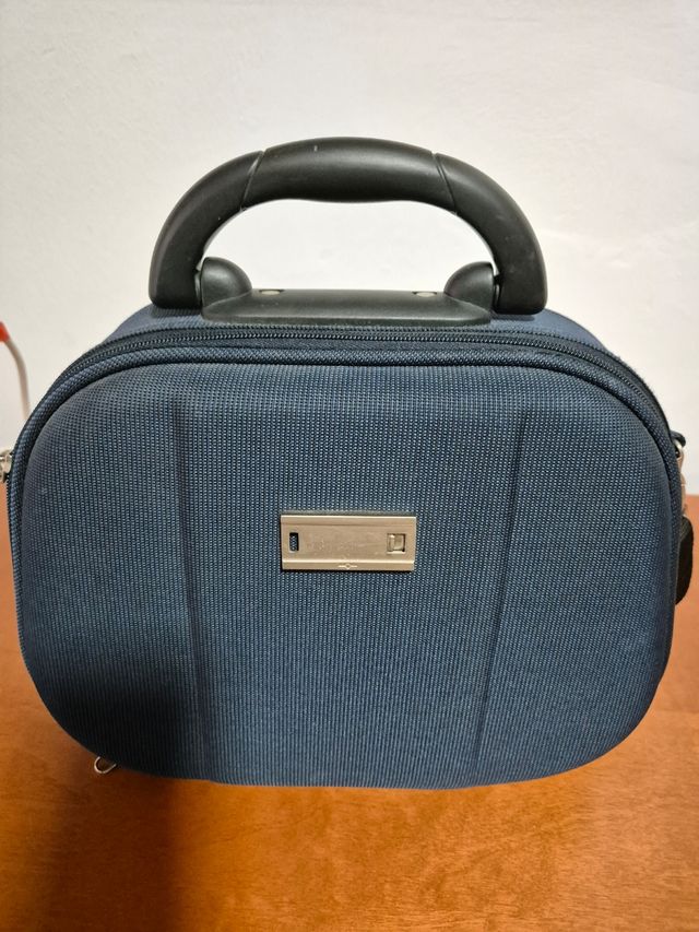 Neceser de viaje azul marino
