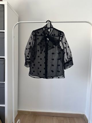 Blusa negra transparente de organza