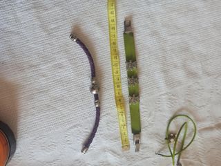 Pulseras y gargantilla de piel y ositos. 