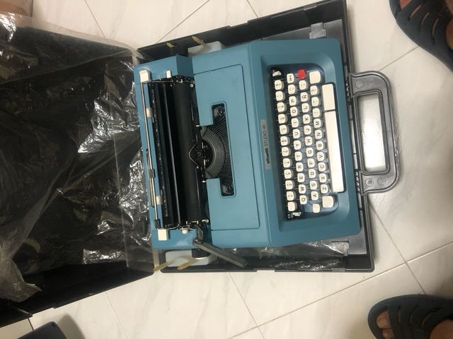 Tres Maquinas de escrbir antiguas 