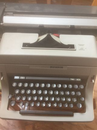 Tres Maquinas de escrbir antiguas