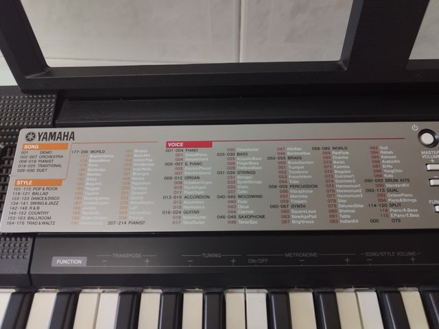 TECLADO PORTÁTIL YAMAHA PSR-F50