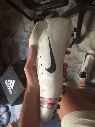 Nike mercurial gama media talla 41.