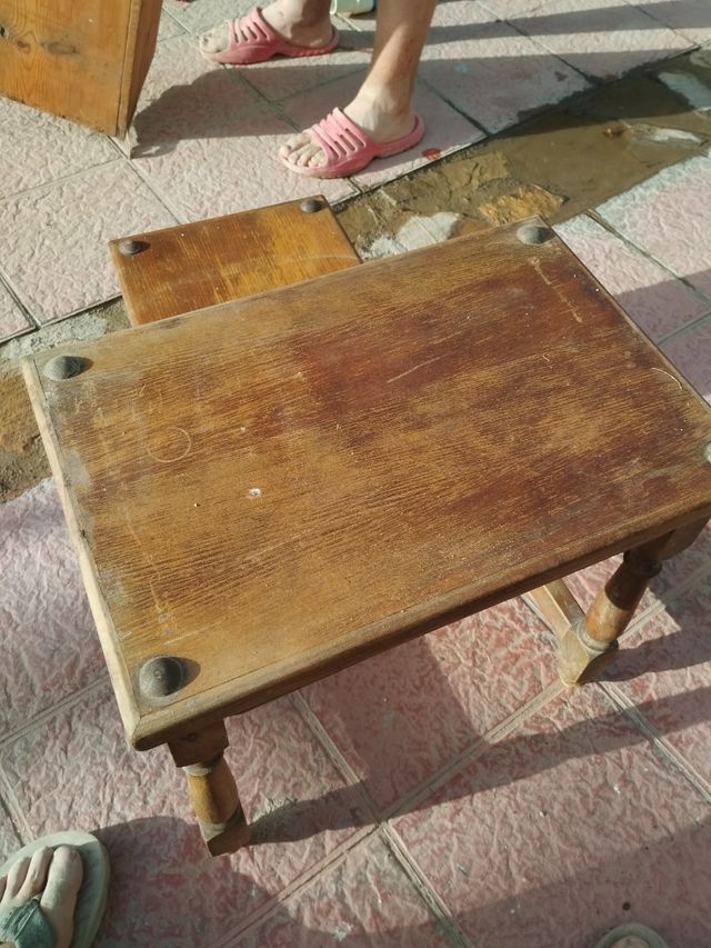 Conjunto de mesas taburetes