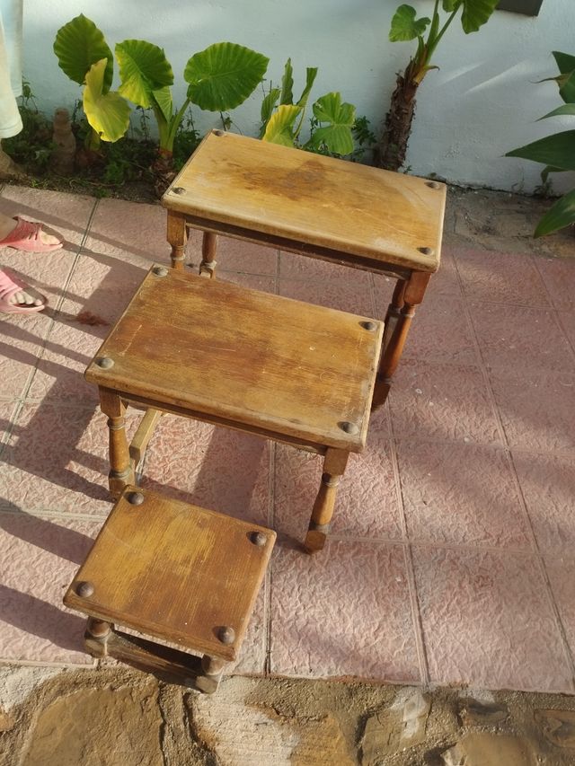 Conjunto de mesas taburetes