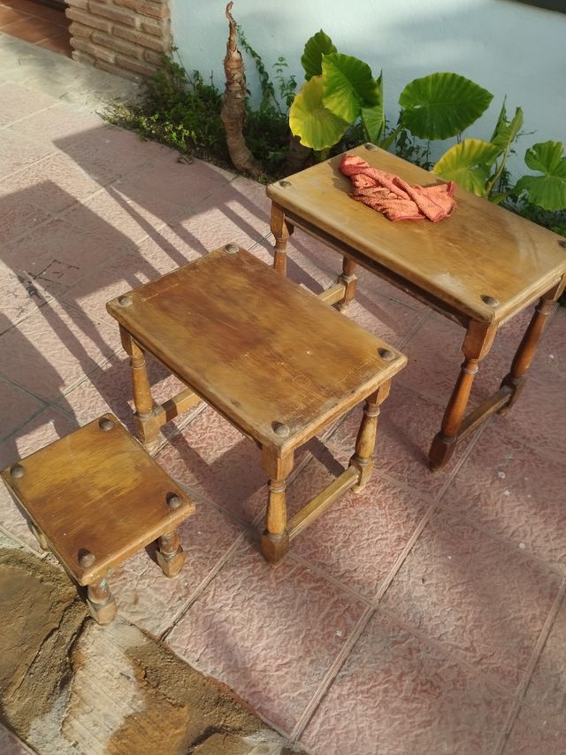 Conjunto de mesas taburetes