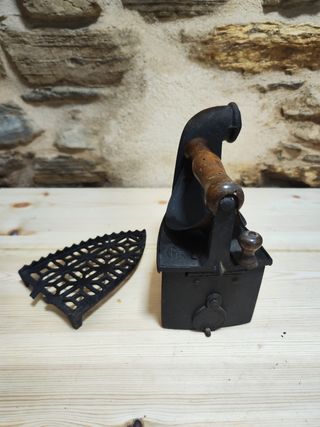 Plancha de carbón antigua