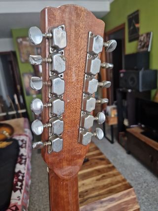 Guitarra  Aria A-684 acústica de 12 .