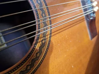 Guitarra  Aria A-684 acústica de 12 .