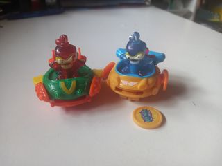 Dos coches que disparan superthings