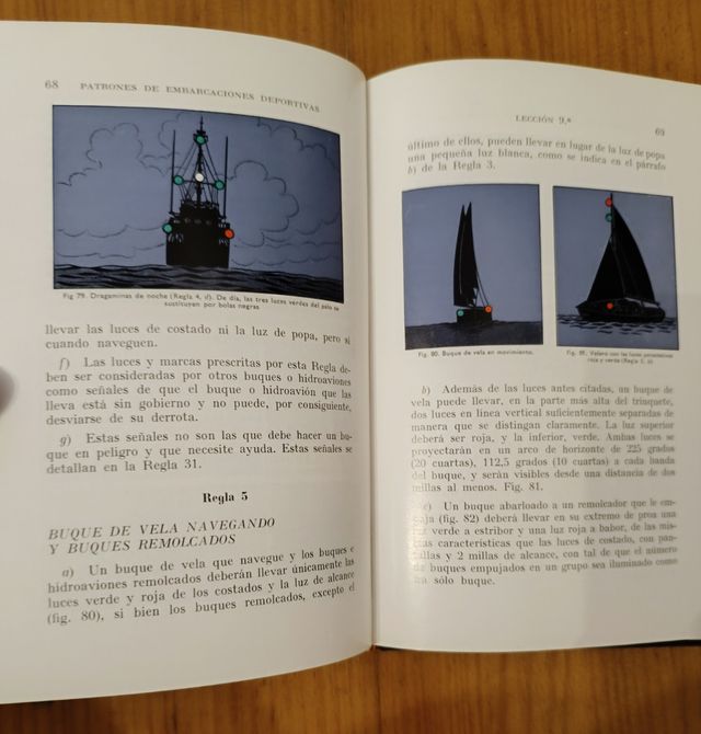 Libro nautico con modello di nave
