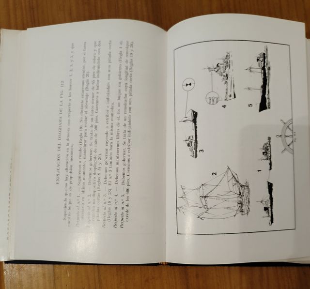 Libro nautico con modello di nave