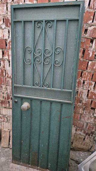 Puerta de hierro