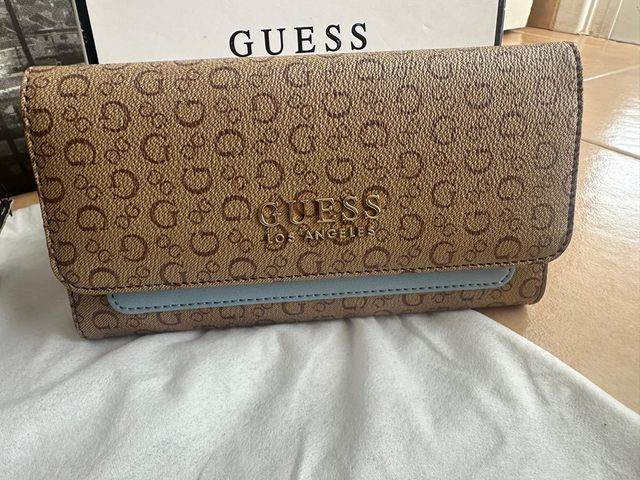 Bolso bandolera marrón Guess