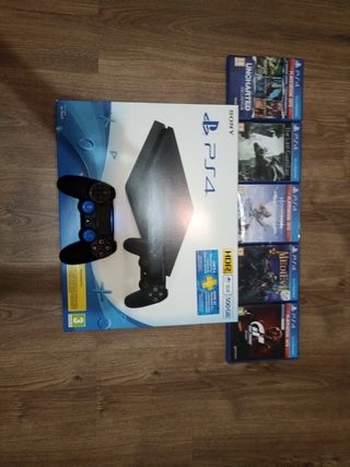 Ps4 seminueva con 1 mando y 5 juegos