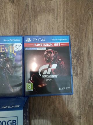 Ps4 seminueva con 1 mando y 5 juegos