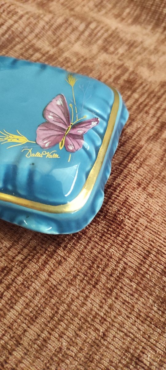 Scatolina di ceramica azzurra