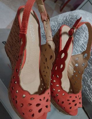 Sandalias de cuña de piel