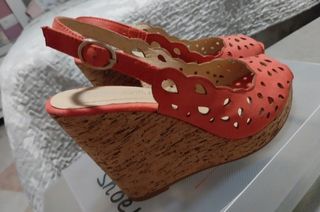 Sandalias de cuña de piel