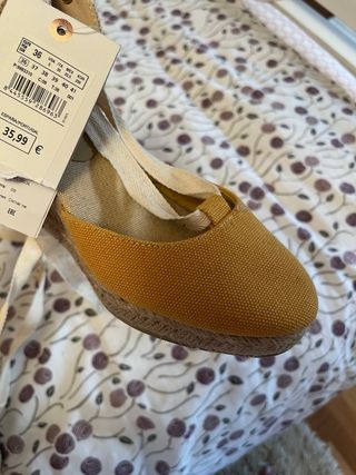 Alpargatas cuña amarillas