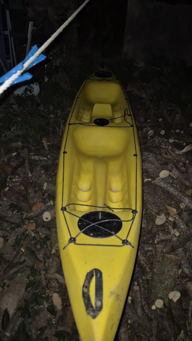Canoa Kayak de 2 personas, autovaciable.