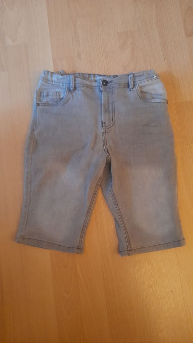 Pantalón vaquero corto gris